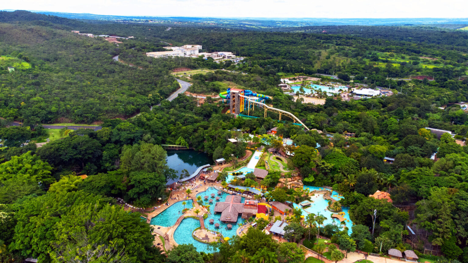 O Hot Park Considerado Um Dos Melhores Parques Aquaticos Do Mundo Fica