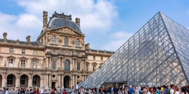 Em casa no sofá? Conheça passeios virtuais por museus do mundo