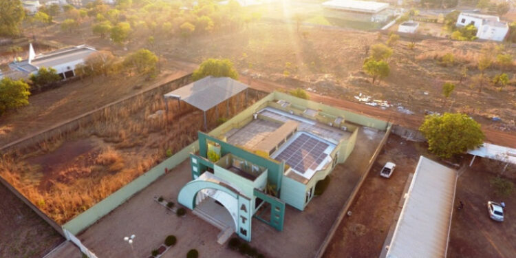 Associação Tocantinense de Municípios instala sistema solar fotovoltaico