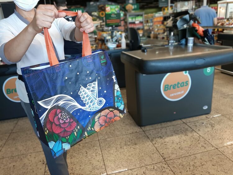 Com cuidados pela pandemia, aumenta venda de ecobags em supermercado