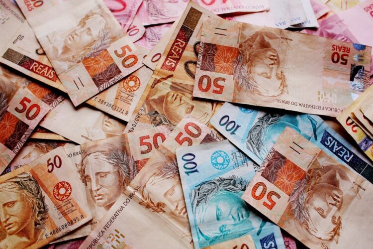 Taxas de juros de empréstimos diminuíram em agosto