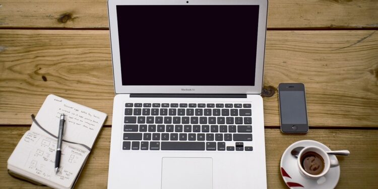 Ambev abre vagas para trabalhar com tecnologia, de casa