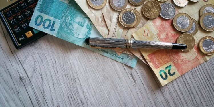 Cai número de endividados em Campo Grande