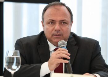 Ministério da Saúde retira covid-19 da lista de doenças de trabalho