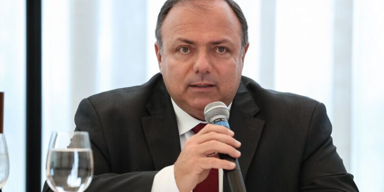 Ministério da Saúde retira covid-19 da lista de doenças de trabalho