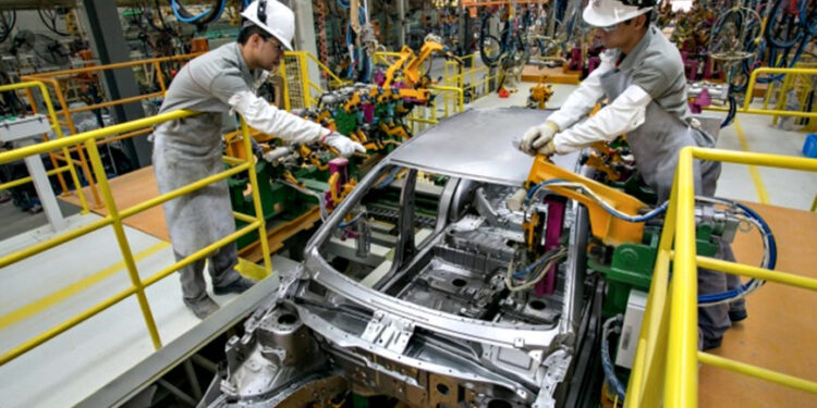 68% das indústrias relatam dificuldade para obter matéria prima, diz CNI