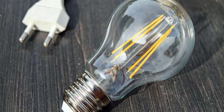 Após recorde de consumo em MS, valor das contas de energia assusta moradores