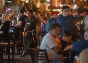 DF: decreto derruba limite de pessoas em mesas de bares e restaurantes