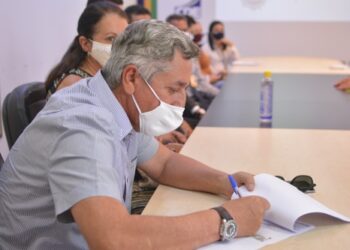 Empresários assinam autorização para registro de imóveis no Distrito Industrial Tocantins I