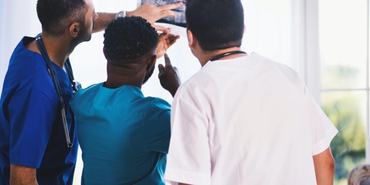 Goiás ganha mais médicos, espaços de saúde e benefícios alcançam comunidade