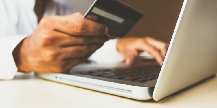 Lojas virtuais x Direito Consumerista