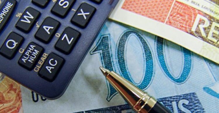 Projeto pretende suspender pagamento de tributos por pequenas empresas