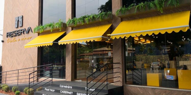 Reserva 35: Goiânia ganha adega com mais de dois mil rótulos de vinhos de 30 países