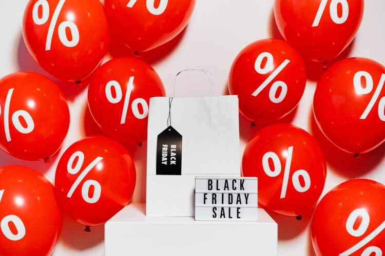 Advogado orienta sobre direitos dos consumidores durante a Black Friday
