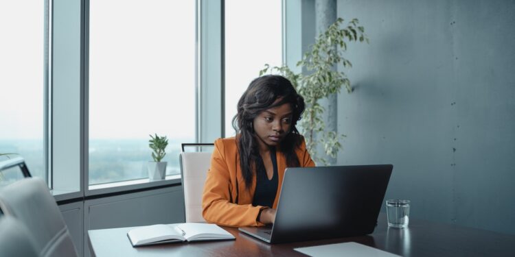 Número de investidores de MS na bolsa de valores dobra em um ano