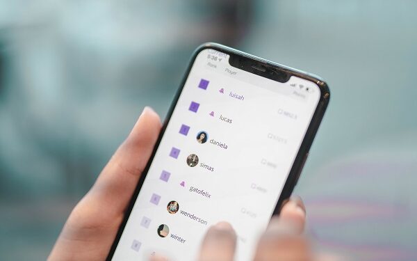 Brasilienses criam rede social de jogos que incentiva uso saudável do celular