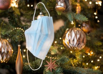 Pandemia impacta Natal dos brasileiros: 95% cortaram gastos e 77% diminuirão convidados