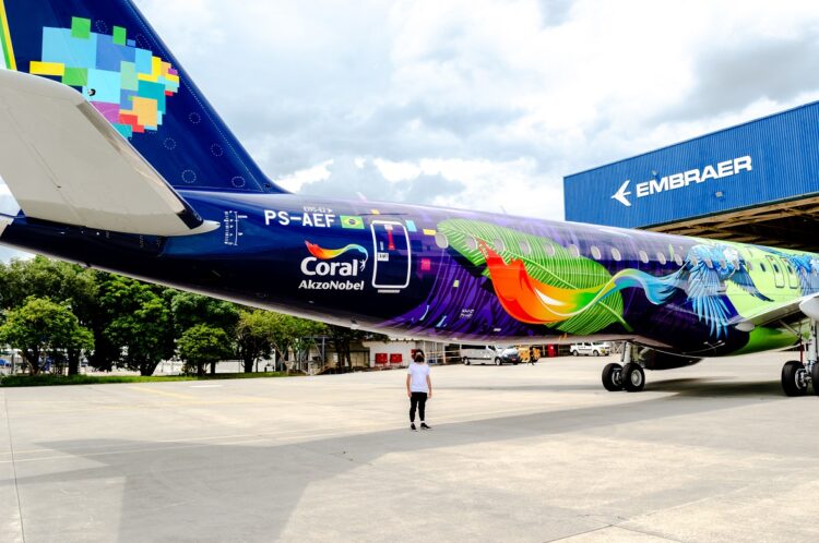 Parceria entre empresas cria o avião mais colorido da América do Sul
