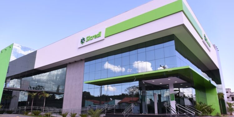 Sicredi é destaque em 13 categorias do anuário Melhores & Maiores 2020