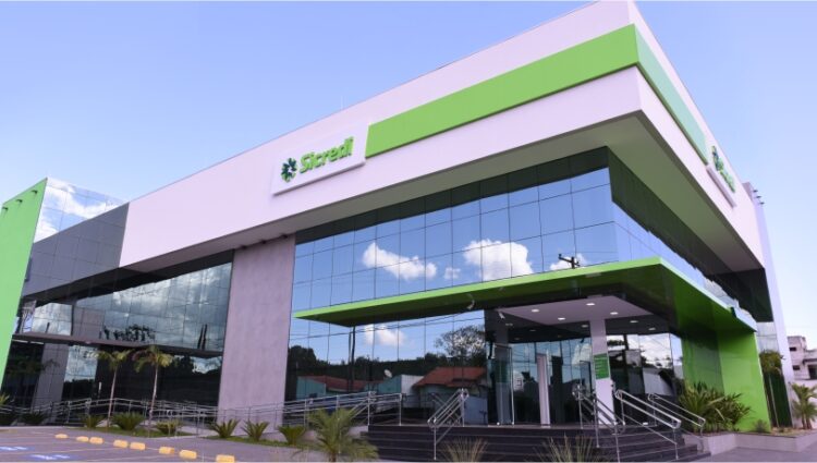 Sicredi é destaque em 13 categorias do anuário Melhores & Maiores 2020