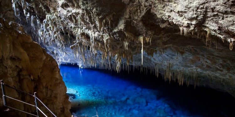Bonito (MS): Gruta do Lago Azul tem atividades de visitação regulamentada