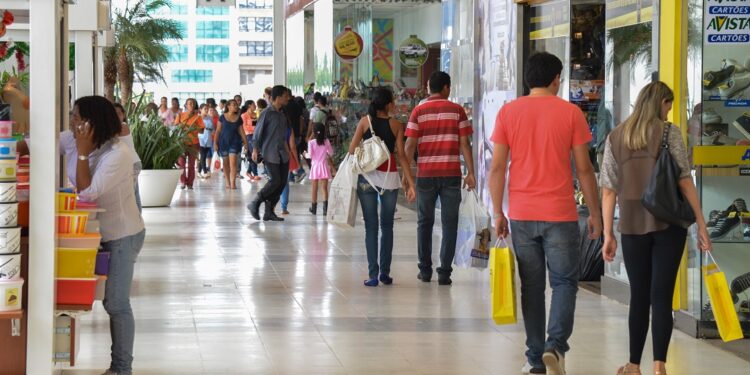 Comércio se prepara para os feriados: 81% deles caem em dias úteis