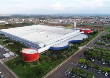 Farmacêutica no Distrito Federal está produzindo vacina russa contra a covid-19