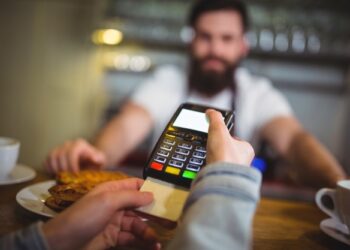 Lei proíbe comércios tocantinenses de exigir valor mínimo para compras com cartões