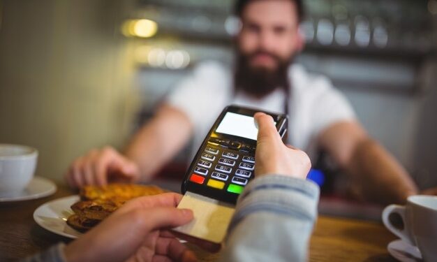 Lei proíbe comércios tocantinenses de exigir valor mínimo para compras com cartões