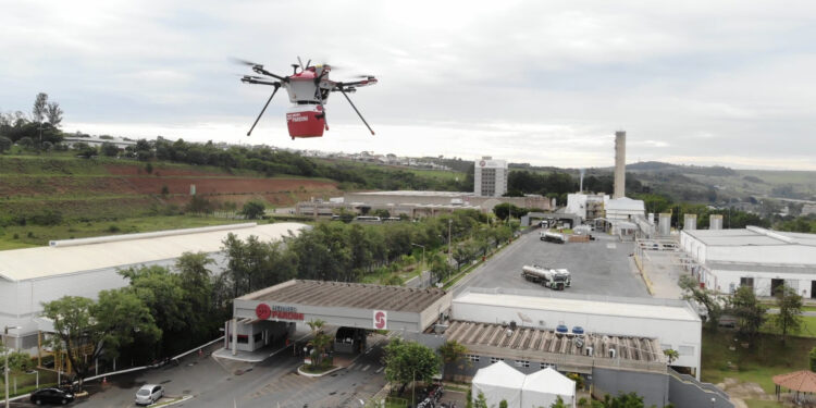 Drone vai transportar amostras de exames de Grupo do Laboratório Padrão