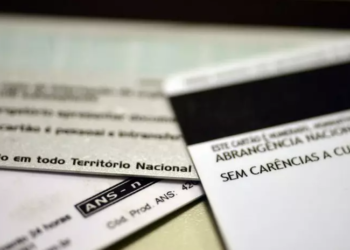 Planos de saúde começam a cobrar reajuste congelado e alta pode chegar a 49%