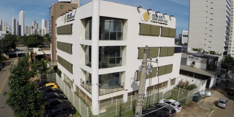 SESCOOP/GO recebe selo por boas práticas em gestão de pessoas