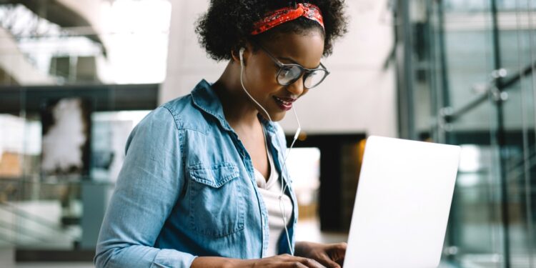 Saiba como se sair bem em entrevistas virtuais
