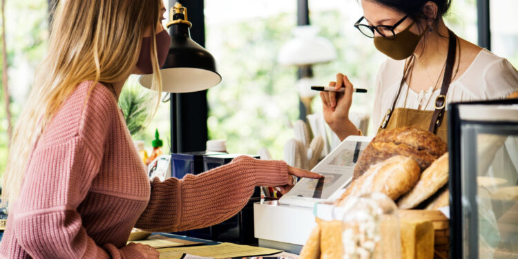 Em um ano, setor de serviços tem recorde na geração de empregos