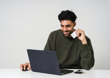 Focado no digital, Mega Moda lança televendas para conectar clientes e lojistas