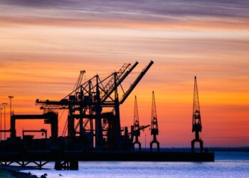 Mulheres superam desafios e se destacam nos portos brasileiros