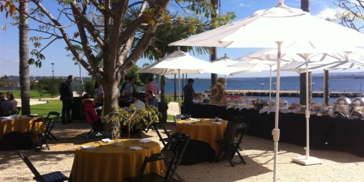 Royal Tulip Brasília Alvorada adapta espaços ao ar livre para eventos corporativos e sociais