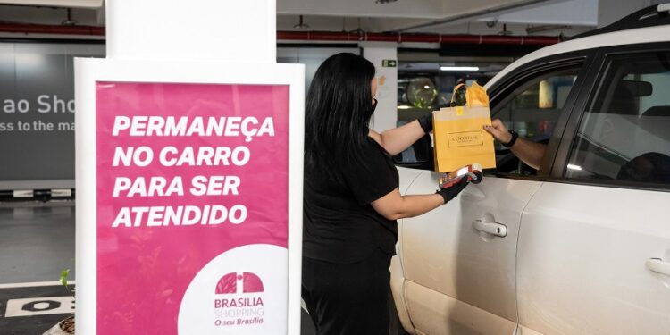 Vendas por drive-thru dobraram nos shoppings de Brasília