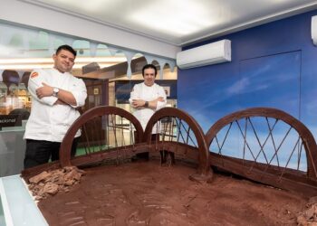 Pátio Brasil faz exposição com esculturas de monumentos de chocolate