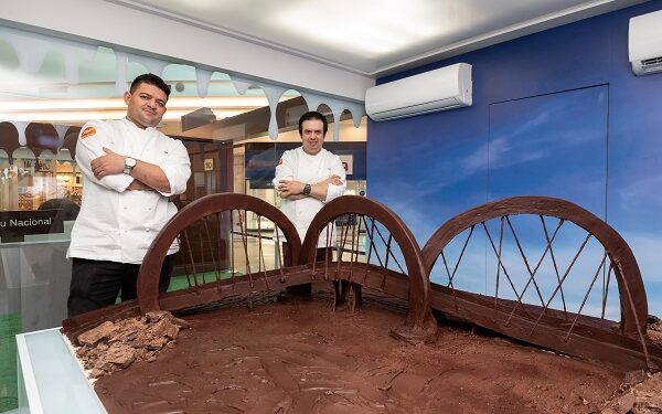 Pátio Brasil faz exposição com esculturas de monumentos de chocolate