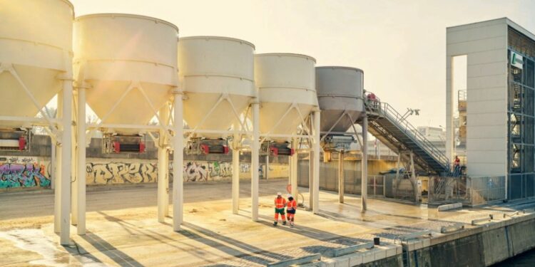 Maior fabricante de cimento do mundo pretende vender filial no Brasil