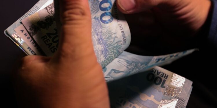 Brasileiros já pagaram mais de R$ 1 trilhão em impostos este ano