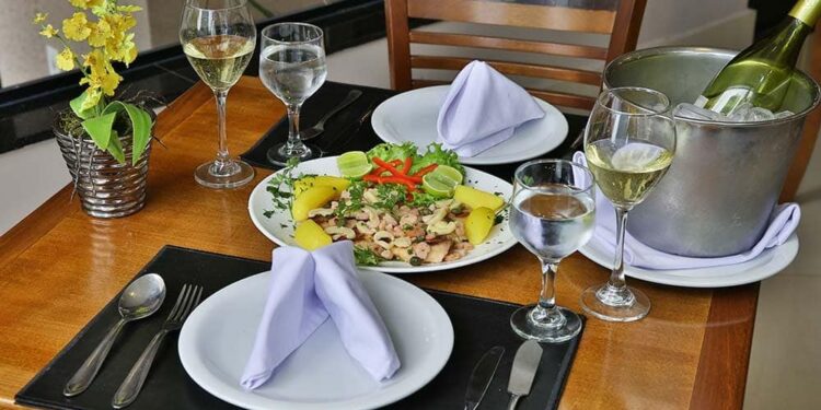 Hotéis de Cuiabá oferecem almoço especial para o Dia das Mães