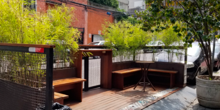Parklets: novas áreas externas de convívio no comércio de Brasília
