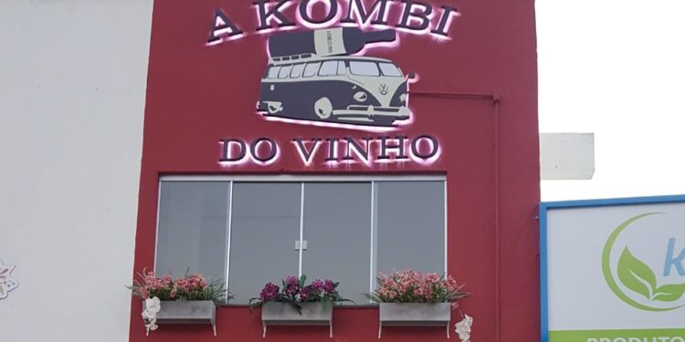 A Kombi do Vinho: novo espaço em Goiânia especializado em vinhos