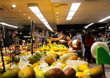 CNC aponta melhorias no mercado de trabalho e retomada no consumo