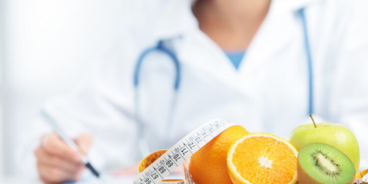Conselho de Nutricionistas abre concurso com vagas em MT, TO, DF e GO