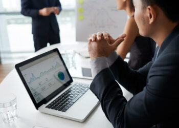 Expectativas para o mercado de trabalho melhoram, aponta FGV