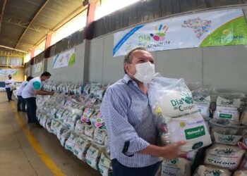Sistema OCB/GO faz entrega de 700 cestas de alimentos para famílias carentes