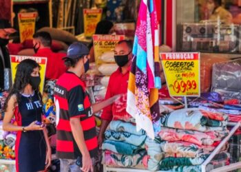 Comércio cresce e volta a contratar no Distrito Federal